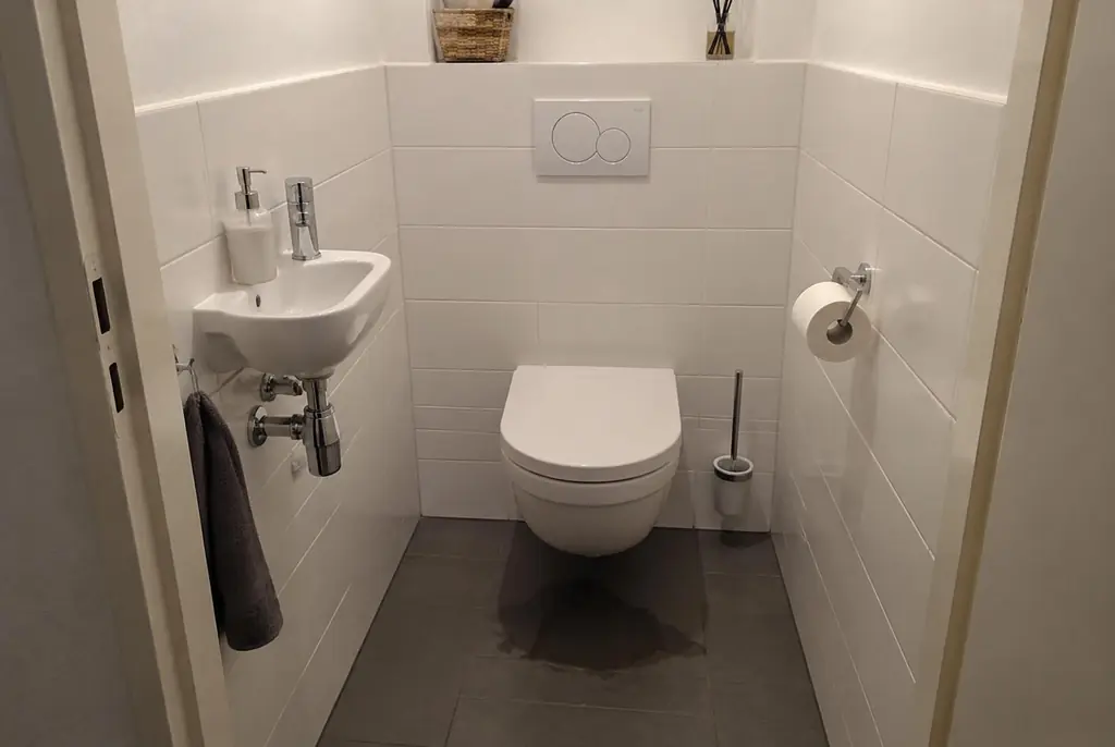 Lekdetectie Heerhugowaard – natte vloer bij een toilet